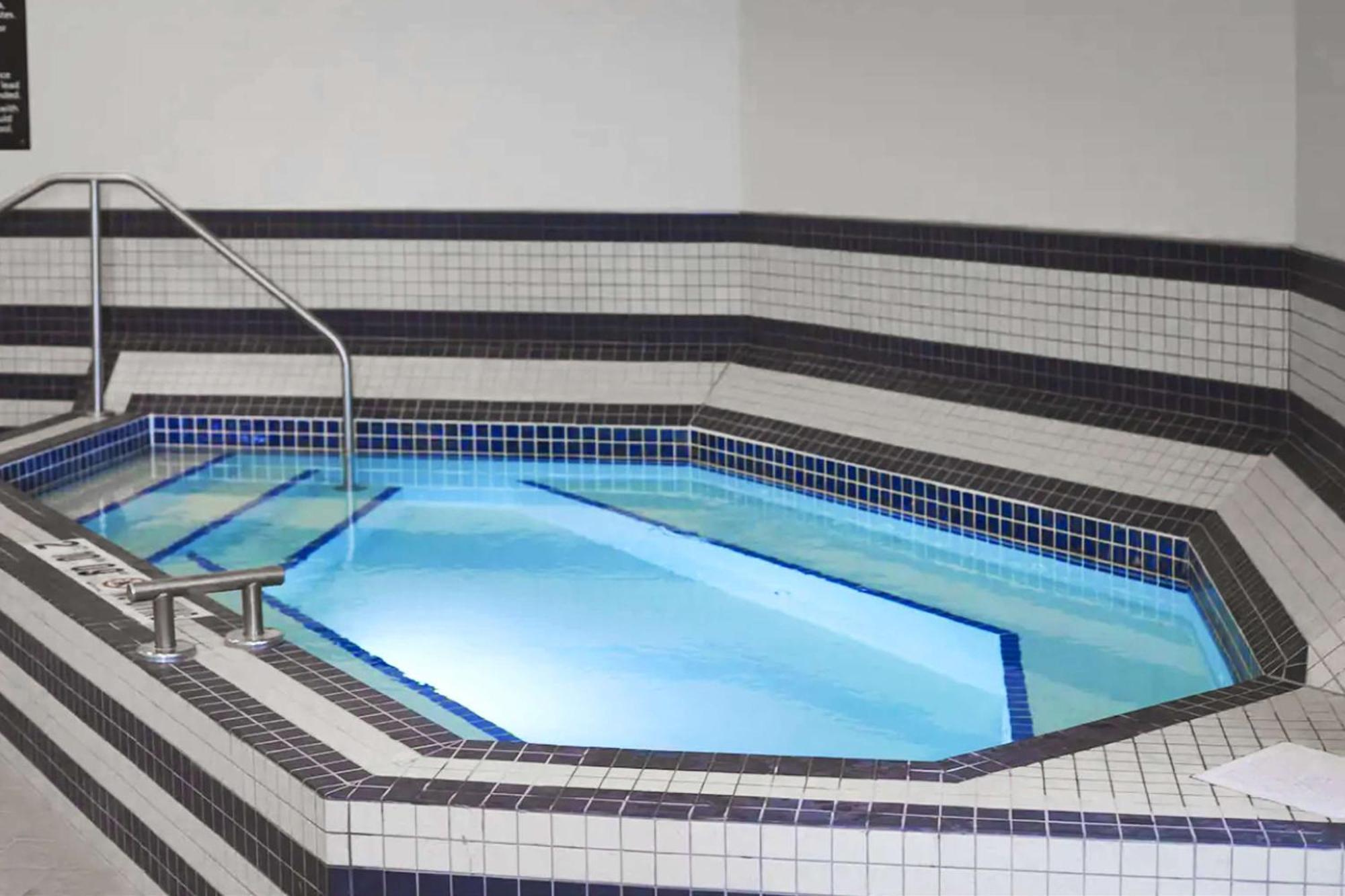 Hilton Garden Inn Minneapolis - University Area Zewnętrze zdjęcie