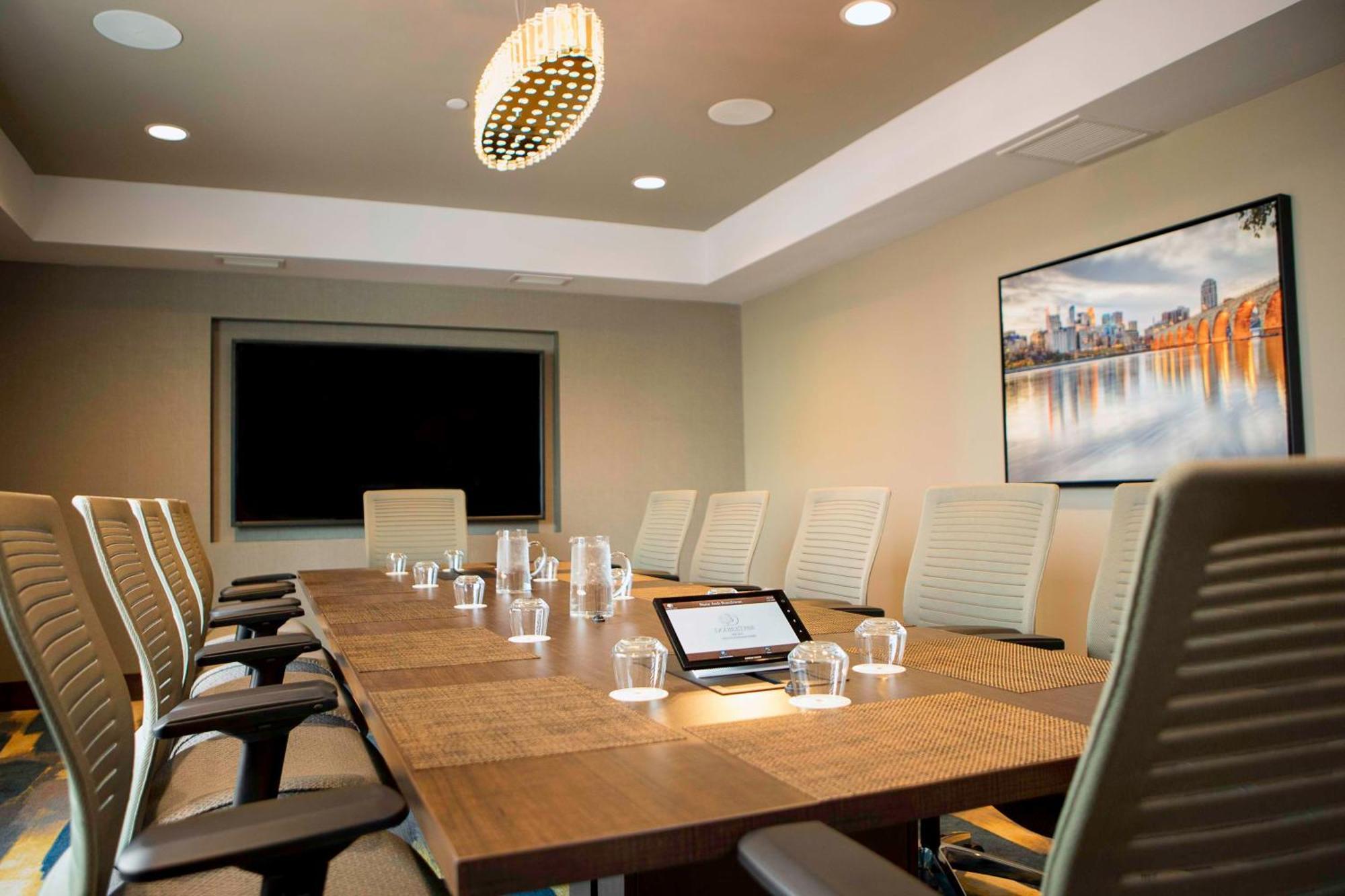 Hilton Garden Inn Minneapolis - University Area Zewnętrze zdjęcie